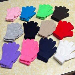 NWT children’s winter gloves, OSFM, assorted colors, unisex solid colors